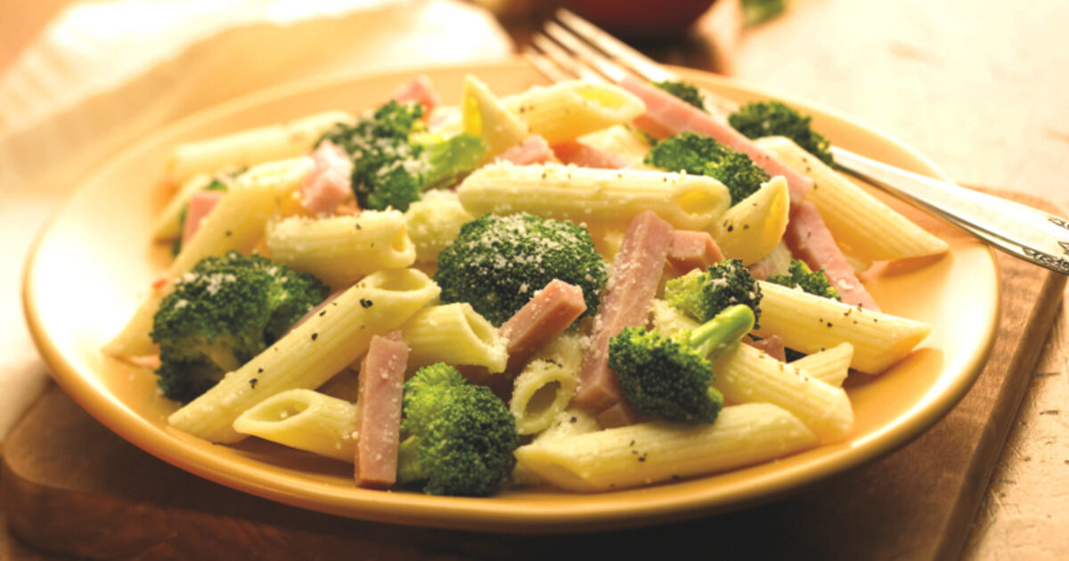 Pasta with Broccoli, Ham and Cheese Dreamfields Foods