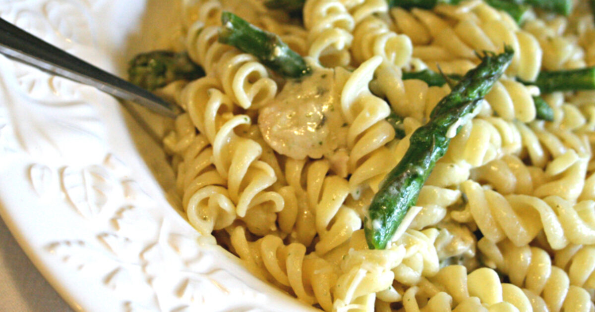 Dreamy Creamy Asparagus Chicken Rotini - Dreamfields Foods