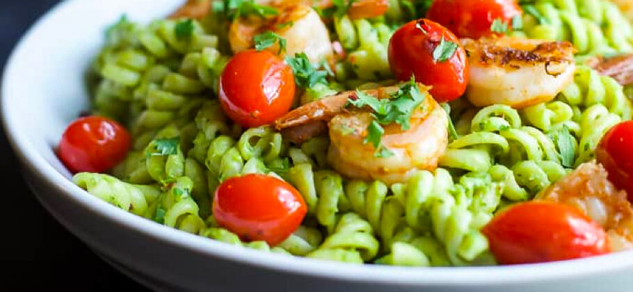 Rotini with Seared Shrimp and Avocado-Chimichurri Sauce - Dreamfields Foods